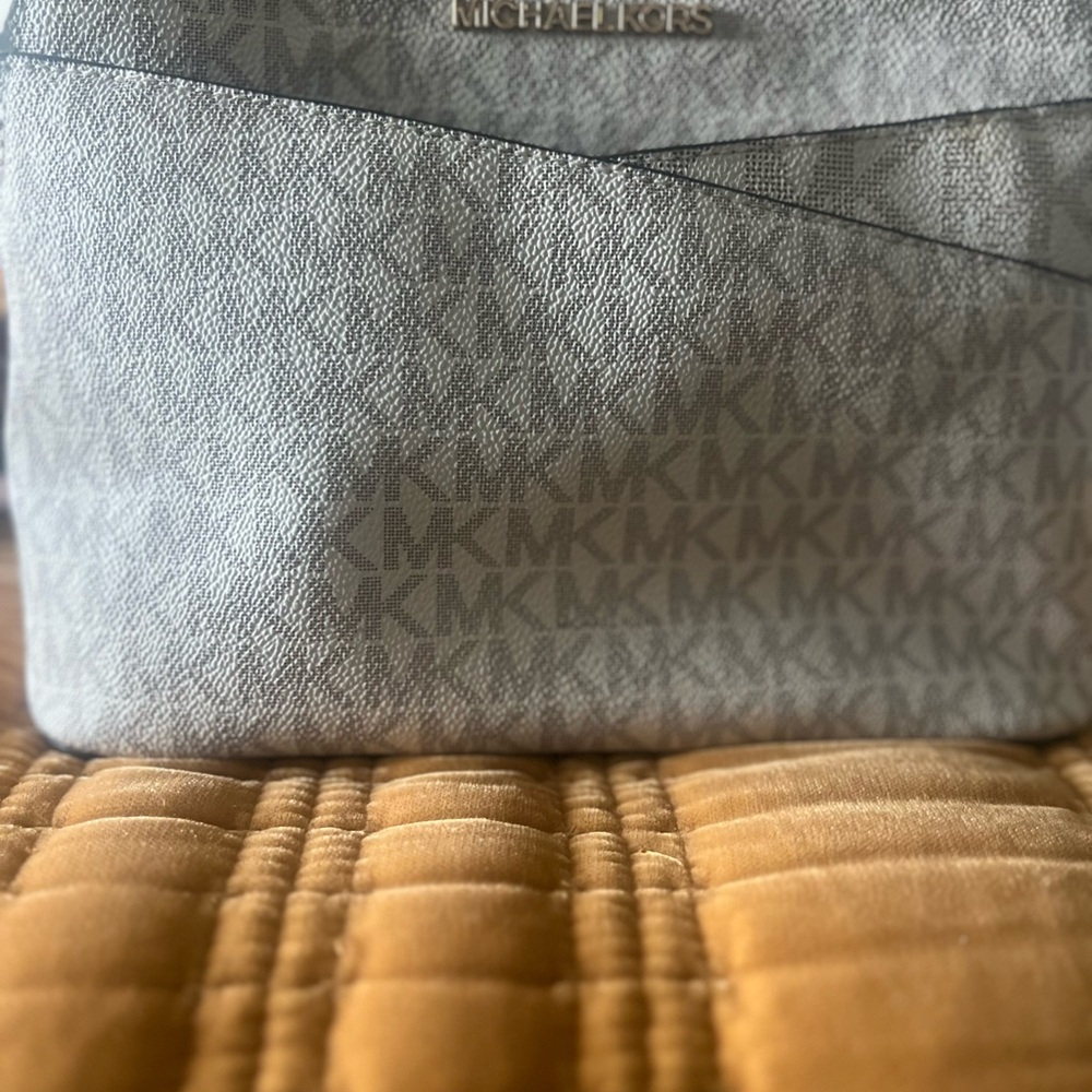 Michael Kors Beige Interior Lining - image 2
